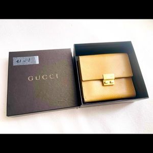 Gucci wallet in excellent condition, minor scratches, please see pics